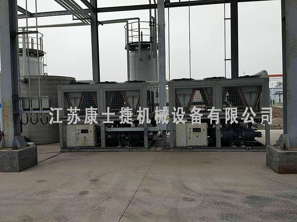 化工廠用風冷螺桿式低溫冷水機組現場照片